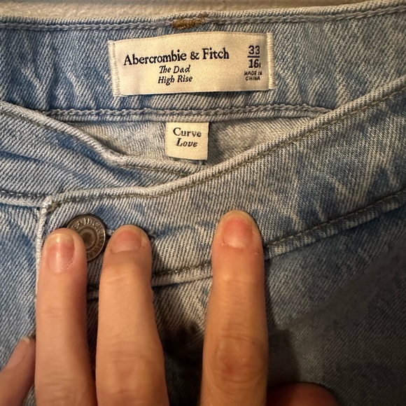 Abercrombie Curve Love Shorts - Picture 2 of 3